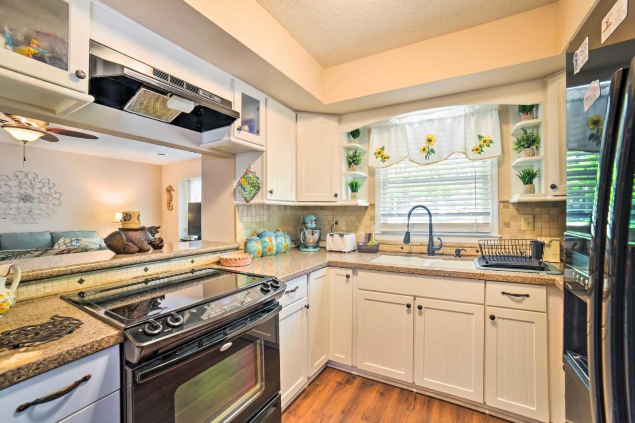 Oak Island Home With Fenced Yard, Walk To Long Beach Eksteriør bilde