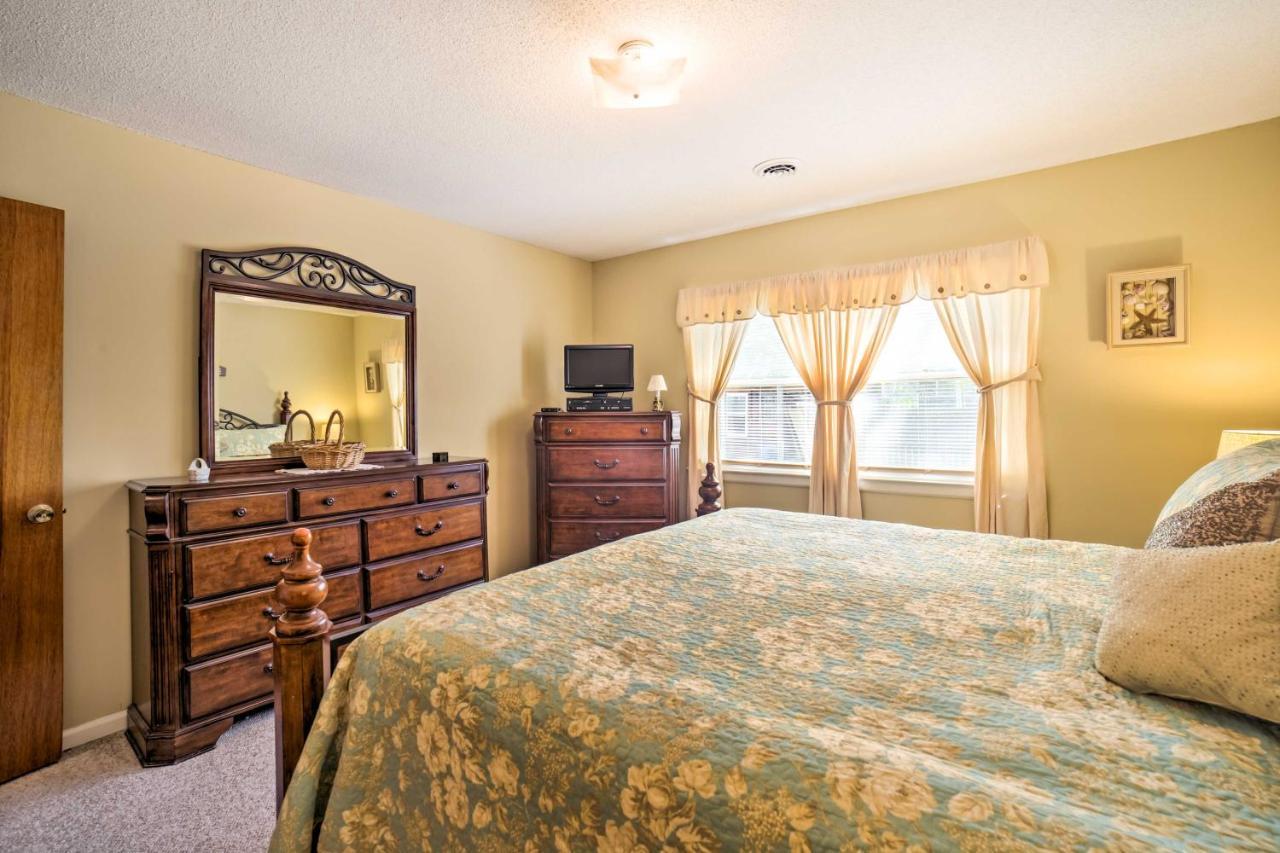 Oak Island Home With Fenced Yard, Walk To Long Beach Eksteriør bilde