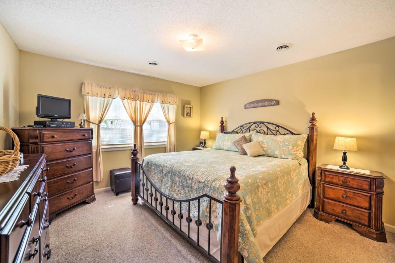 Oak Island Home With Fenced Yard, Walk To Long Beach Eksteriør bilde