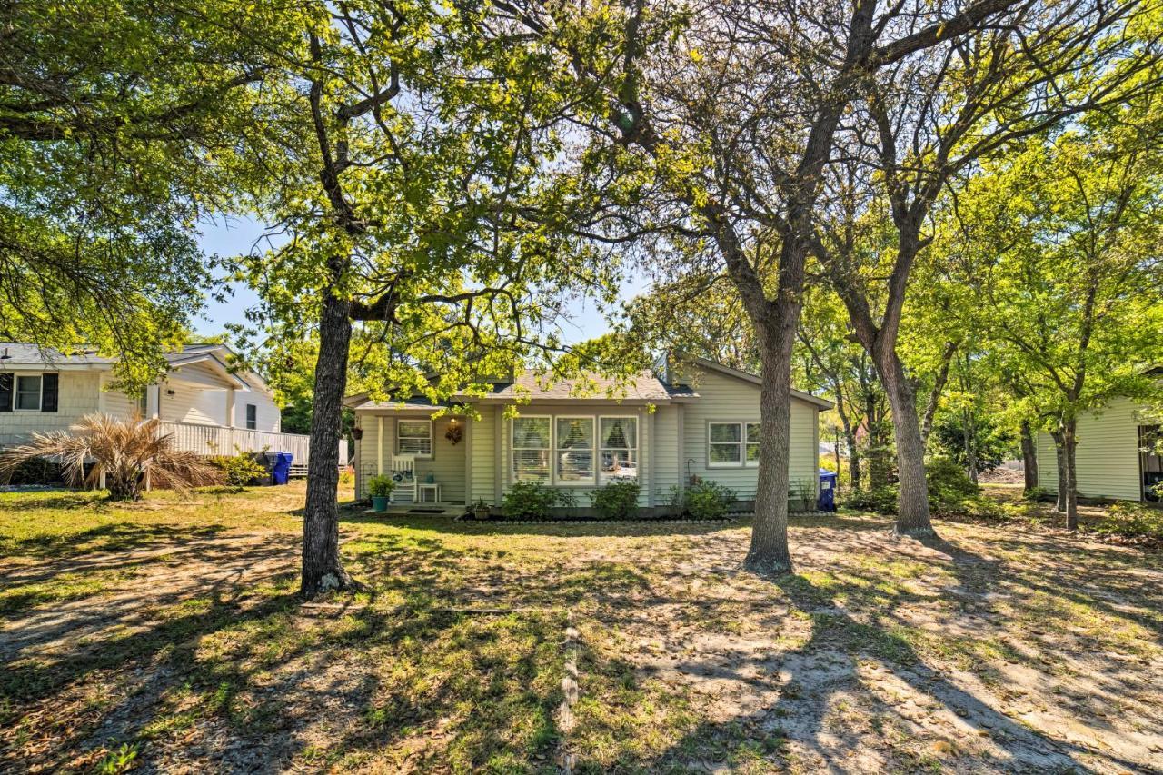 Oak Island Home With Fenced Yard, Walk To Long Beach Eksteriør bilde
