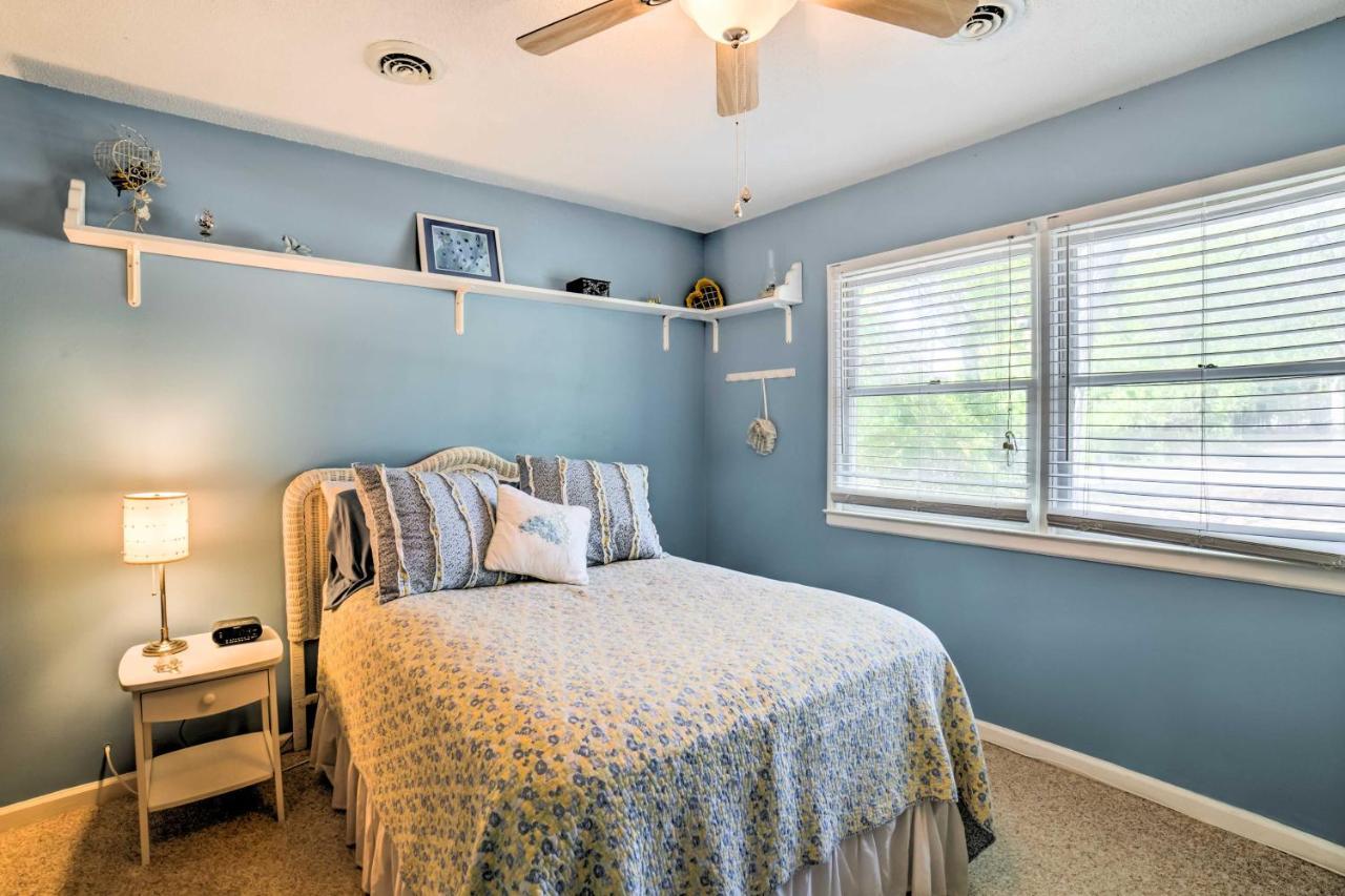 Oak Island Home With Fenced Yard, Walk To Long Beach Eksteriør bilde